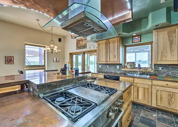 Lakefront Country W/ Waterslide & Trampoline! Holiday home Wheatland