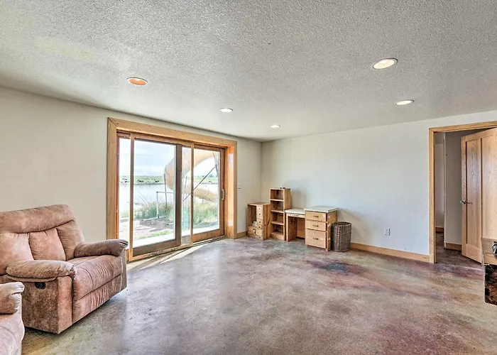 Lakefront Country W/ Waterslide & Trampoline! * Wheatland